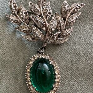 Rare Vintage silver tone clear rhinestone tear drop green glass cabochon brooch
